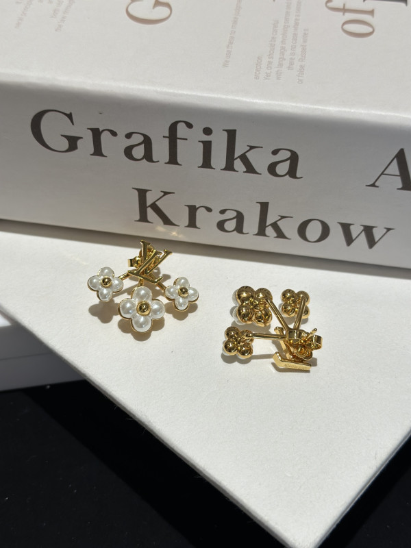 l**is V*t*n earrings