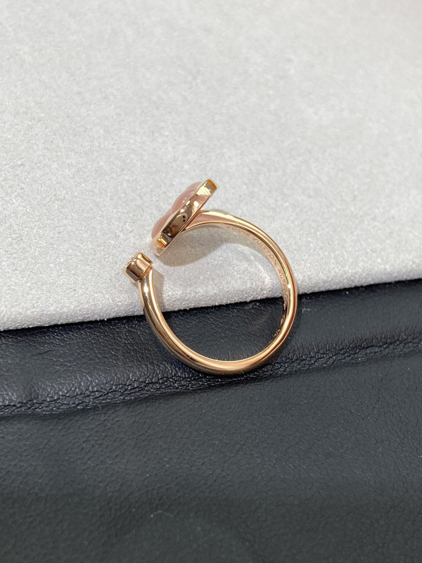 l**is V*t*n earrings