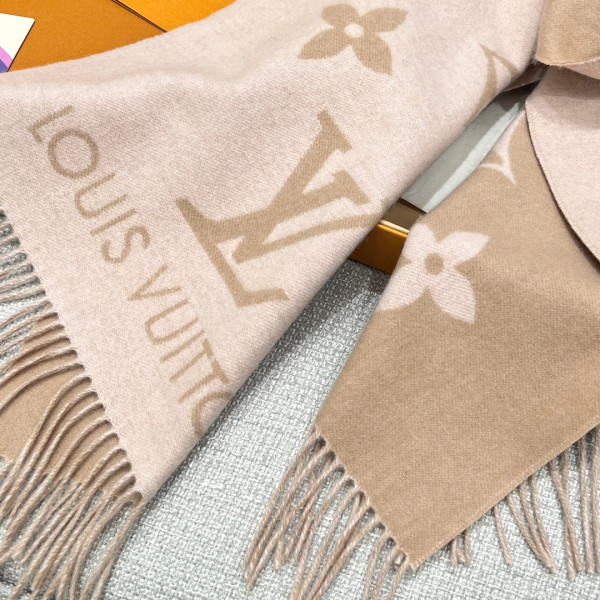 l**is V*t*n reykjavik scarf