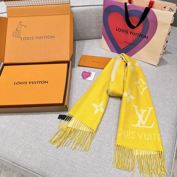 l**is V*t*n reykjavik scarf