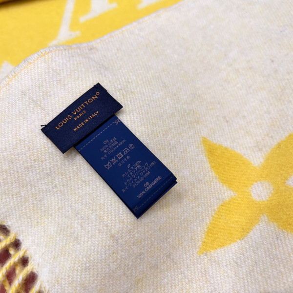 l**is V*t*n reykjavik scarf