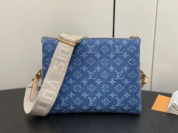 l**is V*t*n coussin pm