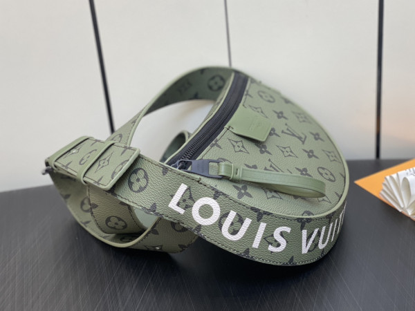 l**is V*t*n moon crossbody