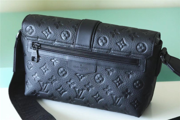 l**is V*t*n s-cape messenger