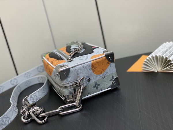 l**is V*t*n mini soft trunk