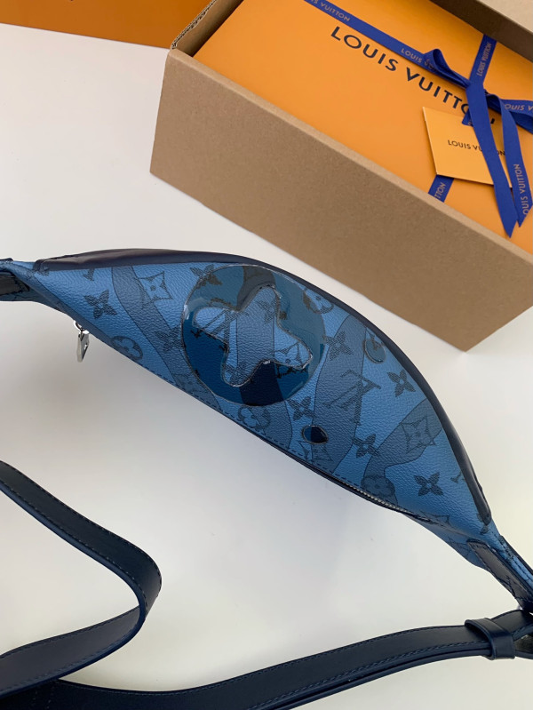 l**is V*t*n discovery bumbag