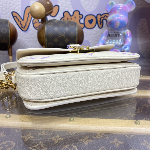 l**is V*t*n pochette metis east west