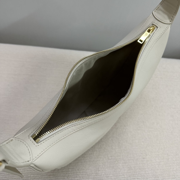 ce**e heloise cuir triomphe bag in S*pple calfskin