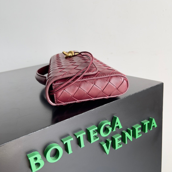 Bo*te*ga ve*ne*ta long clutch andiamo with handle