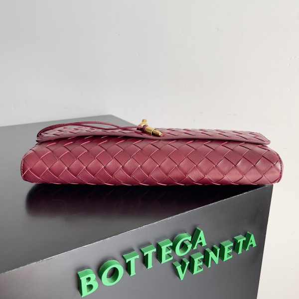 Bo*te*ga ve*ne*ta long clutch andiamo with handle