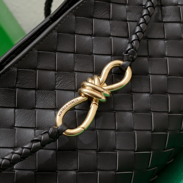 Bo*te*ga ve*ne*ta small east/west andiamo