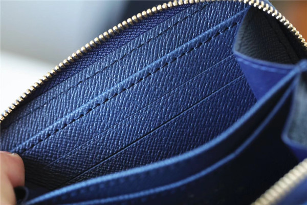 l**is V*t*n zippy coin purse