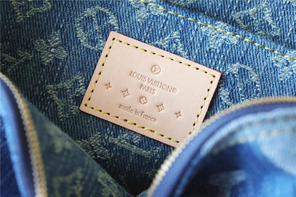 l**is V*t*n pochette cosmétique pm