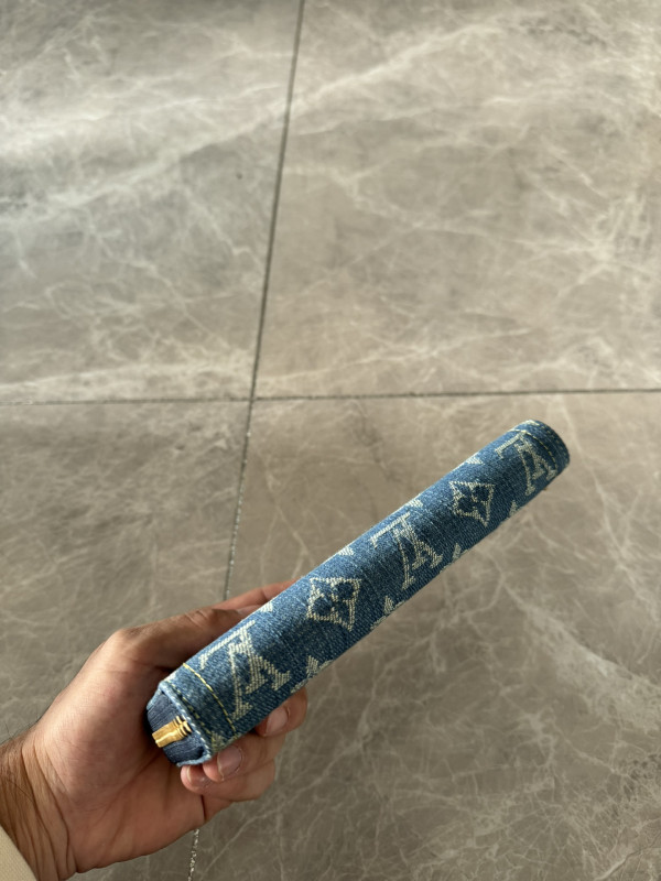 l**is V*t*n zippy wallet