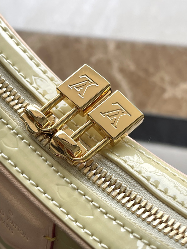 l**is V*t*n croissant pm