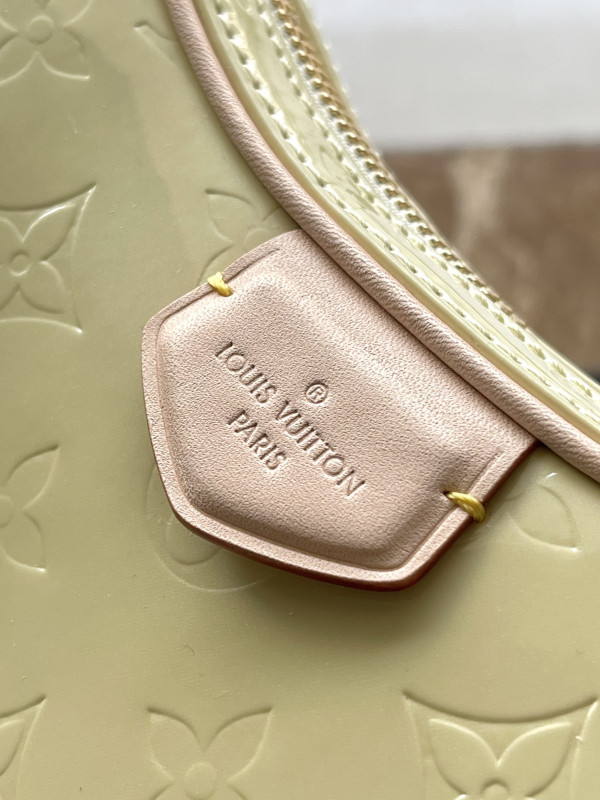 l**is V*t*n croissant pm