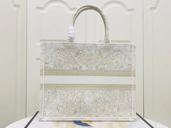 large D*or book tote