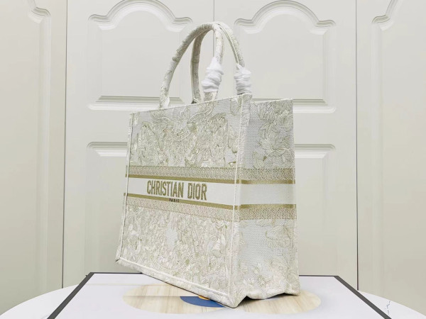 large D*or book tote