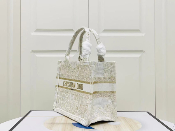 small D*or book tote