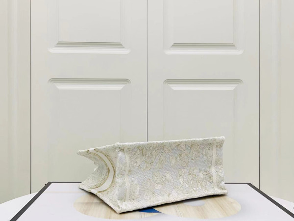 small D*or book tote