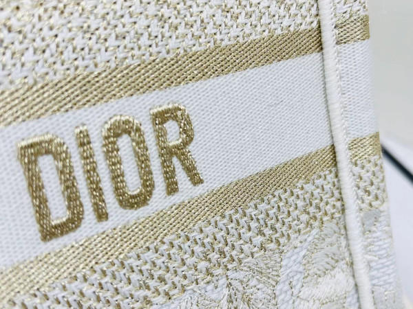 small D*or book tote