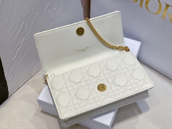 D*or caro pouch with chain