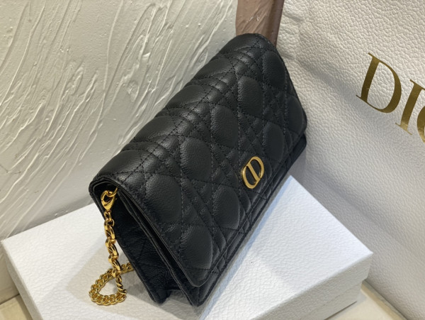 D*or caro pouch with chain