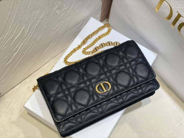 D*or caro pouch with chain