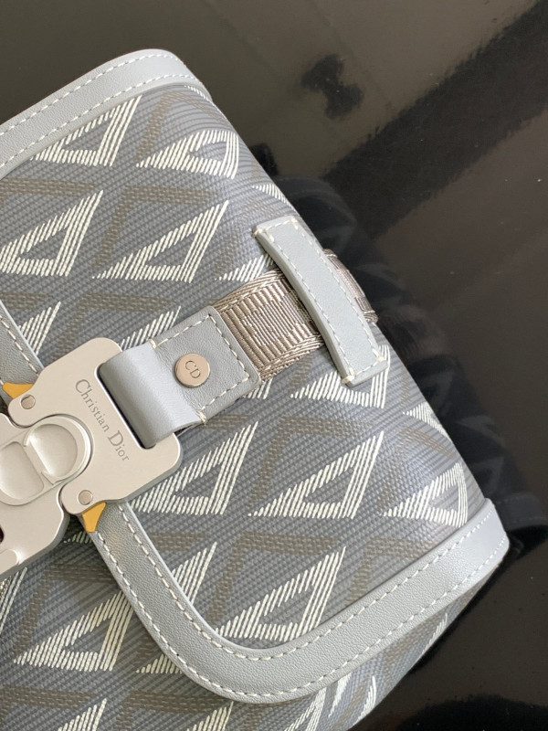 D*or hit the road sling bag