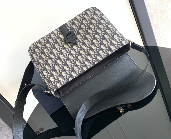 D*or oblique D*orcamp messenger bag