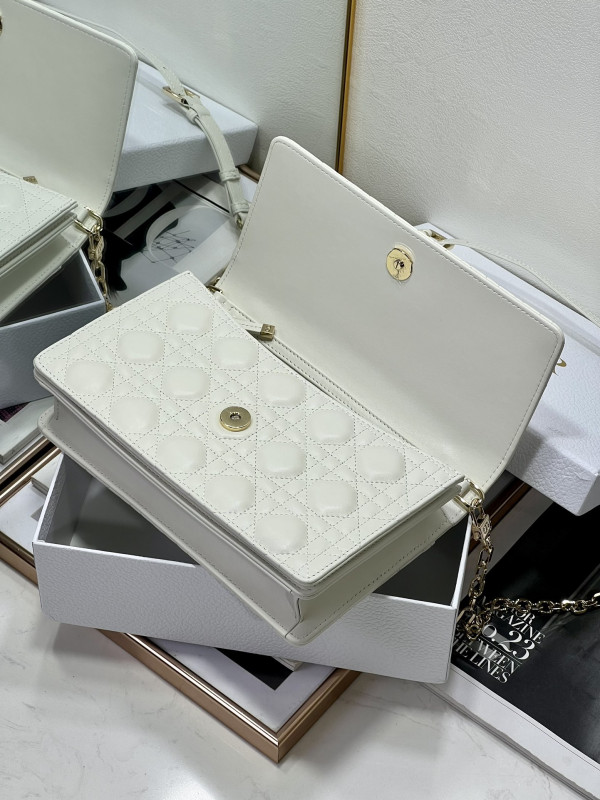 lady D*or-24*14*7.5cm