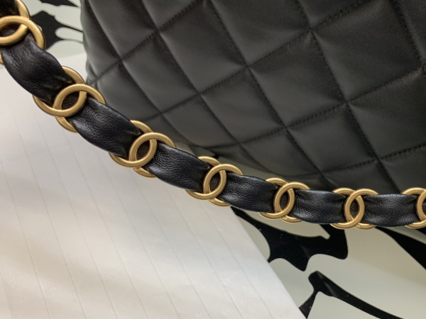 CL MAXI HOBO HANDBAG