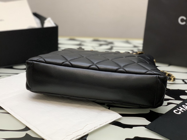 CL MAXI HOBO HANDBAG