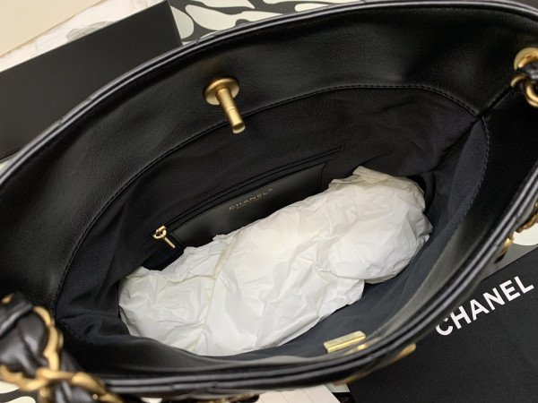 CL MAXI HOBO HANDBAG