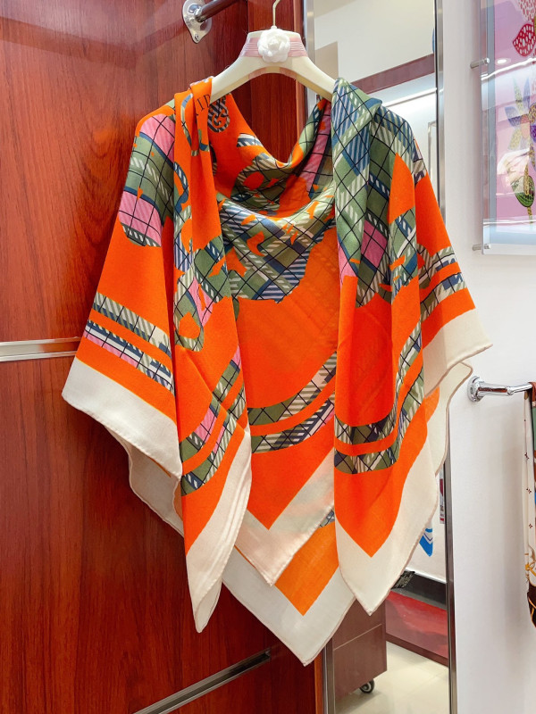 H**mes scarf