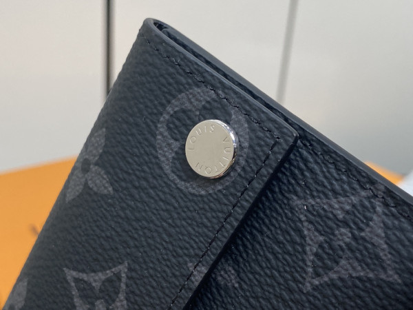 l**is V*t*n card holder necklace-7.6*10*0.5cm