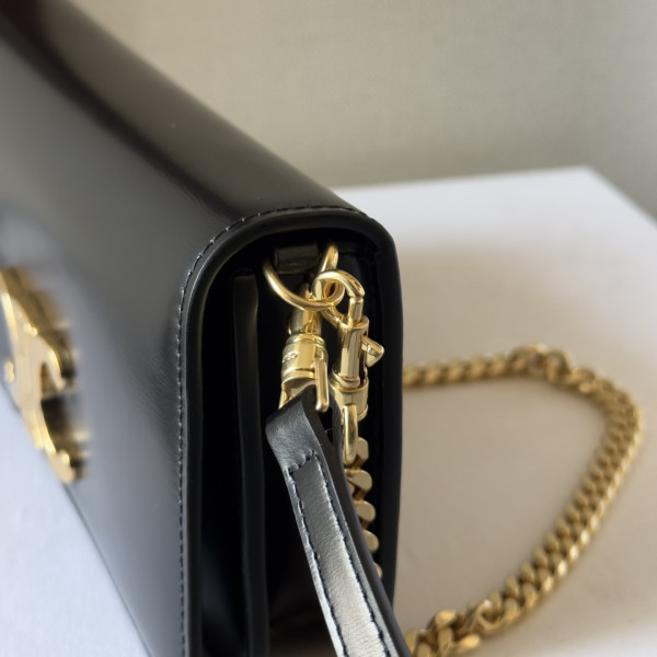 Ce**e chain shoulder bag triomphe