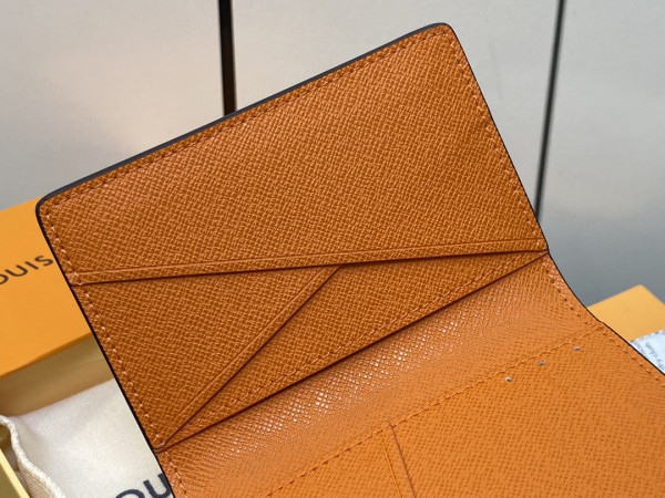 l**is V*t*n pocket organizer-7.5*11.1*1 cm