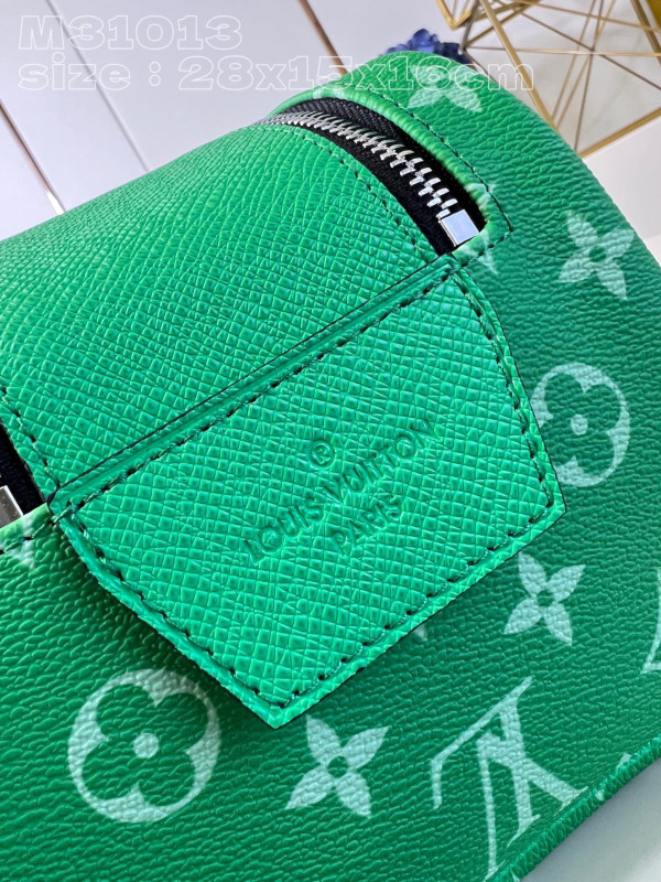 l**is V*t*n dopp kit -28*15*16.5cm