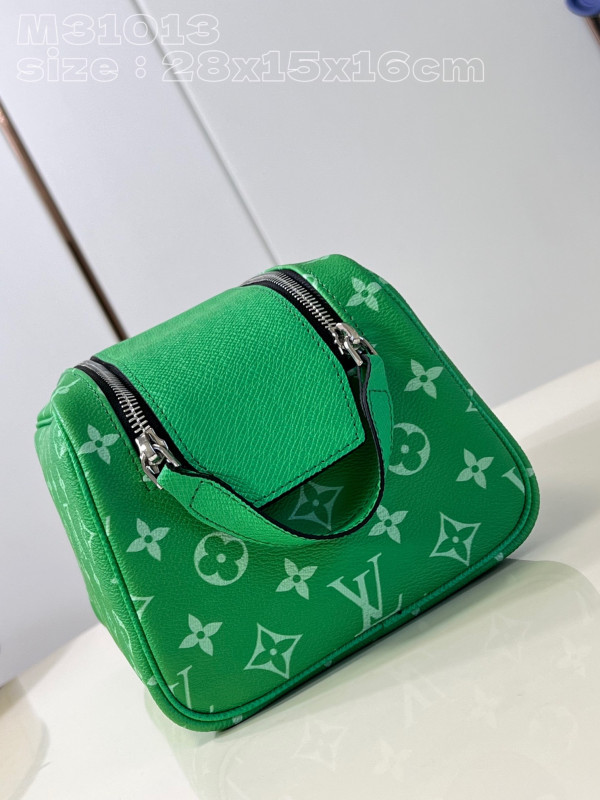 l**is V*t*n dopp kit -28*15*16.5cm