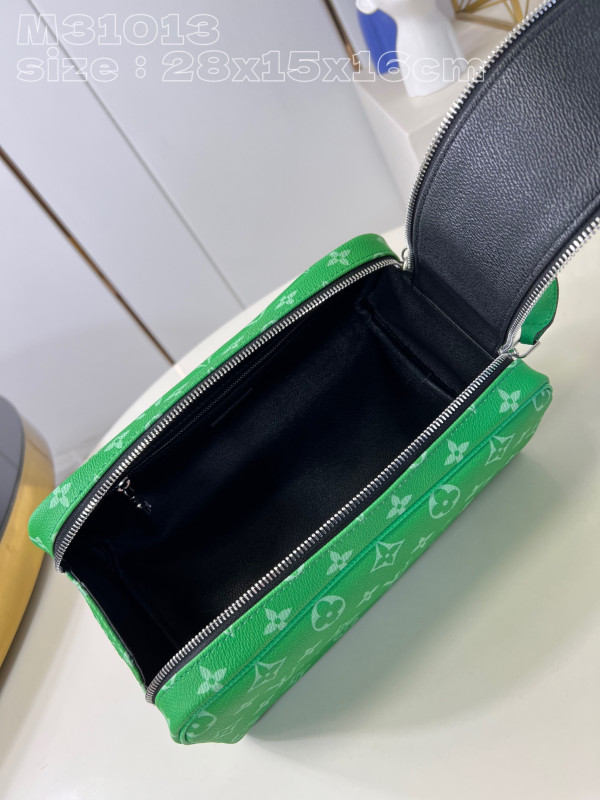 l**is V*t*n dopp kit -28*15*16.5cm