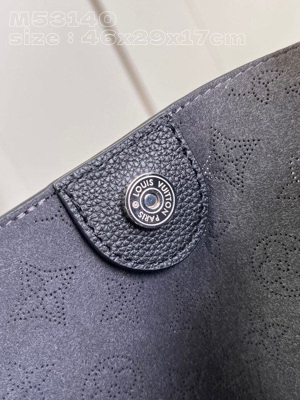 l**is V*t*n hina-46 x 29.5 x 17cm