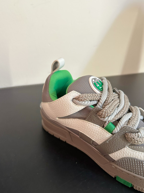 l**is V*t*n sneakers