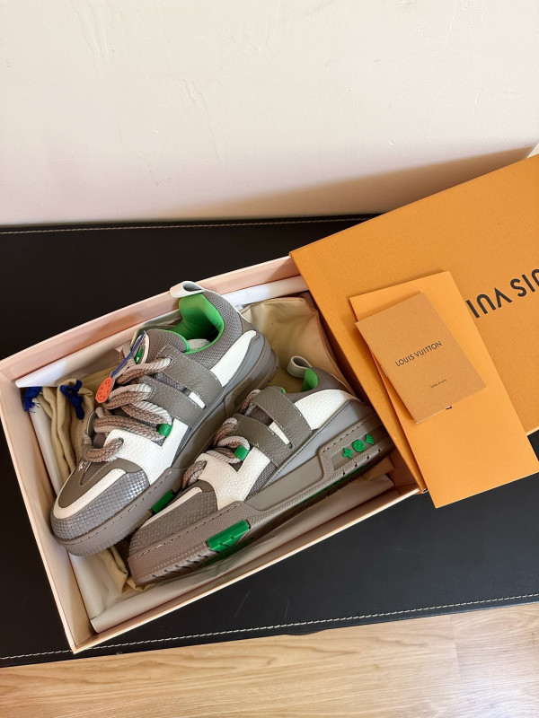 l**is V*t*n sneakers