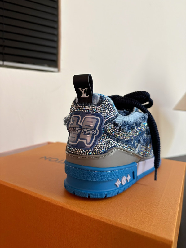 l**is V*t*n sneakers