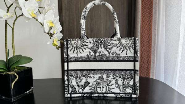 small D*or book tote-26*8*22cm