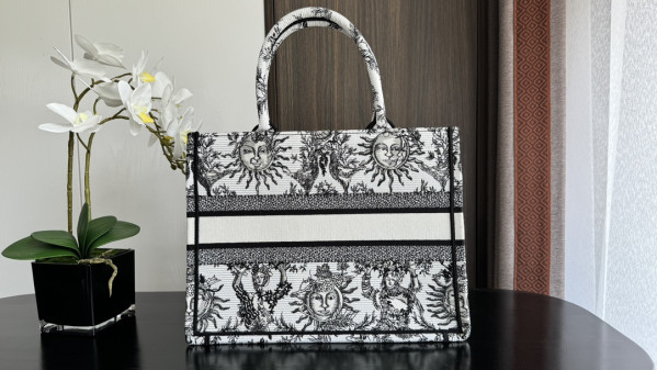 medium D*or book tote-36*18*28cm