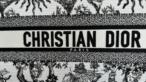 large D*or book tote-42*35*18.5cm