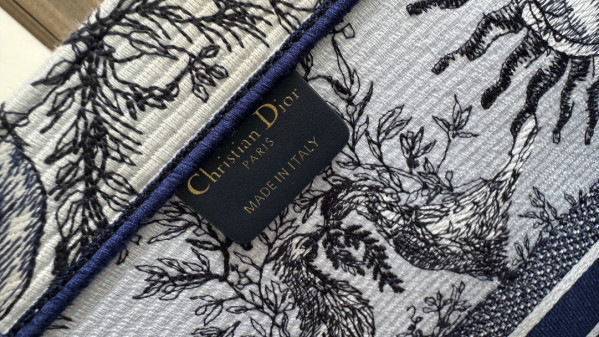 large D*or book tote-42*35*18.5cm