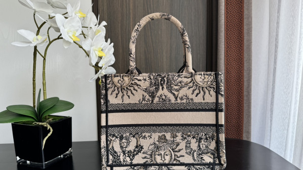 small D*or book tote-26*8*22cm